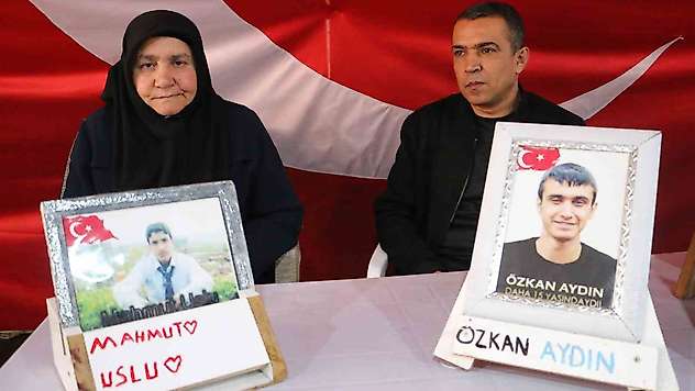 Evlat nöbetindeki ailelerden Kurtulmuş'un Diyarbakır ziyaretine destek