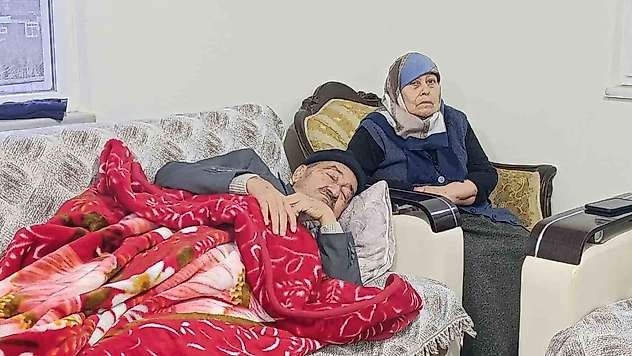 Evlerini devrettikleri oğulları kazada ölünce gelin evi sattı, yaşlı çift ortada kaldı iddiası