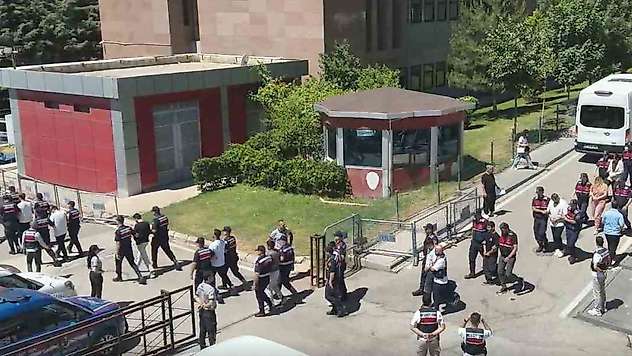 Gaziantep merkezli 13 ilde siber dolandırıcılık operasyonu: 19 tutuklama