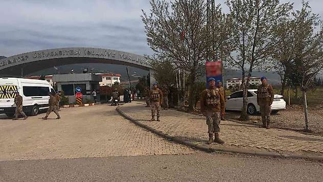 Gaziantep'te 'Huzurlu Okul Önleri' uygulaması: 78 aranan şahıs yakalandı