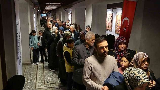 Gaziantep'te 'Mukaddes Emanetler Sergisi'ne yoğun ilgi: Uzun kuyruklar oluştu