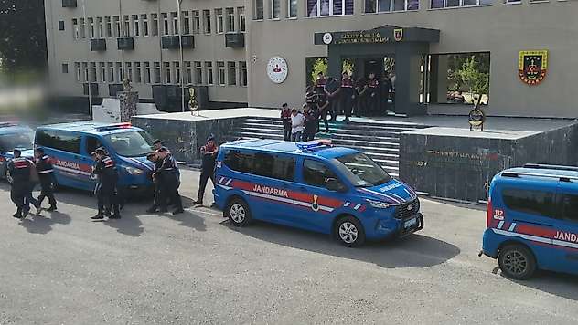 Gaziantep'te göçmen kaçakçılığı organizatörlerine şafak operasyonu: 7 şahıs tutuklandı