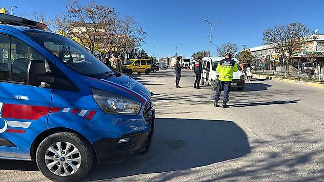 Gaziantep'te jandarmadan huzur-güven uygulaması: 673 aranan şahıs yakalandı