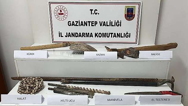 Gaziantep'te kaçak kazı yapan 2 şahsı jandarma yakaladı