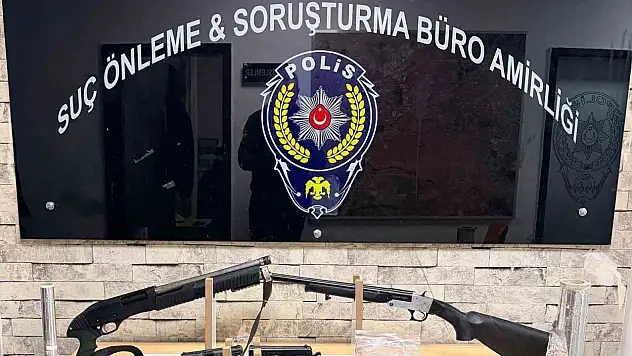 Gaziantep'te ruhsatsız 2 tüfek ile 8 tabanca ele geçirildi: 5 gözaltı