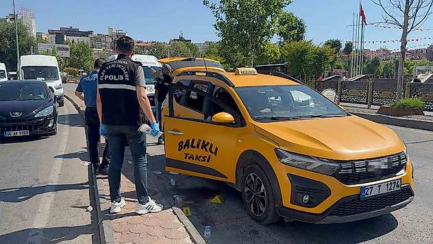 Gaziantep'te taksi durağı önünde bıçaklı kavga: 6 yaralı