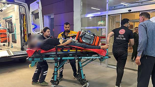 Genç şahsı ölümden komşusu kurtardı