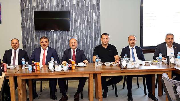 Genel Sekreter Işık'a veda yemeği
