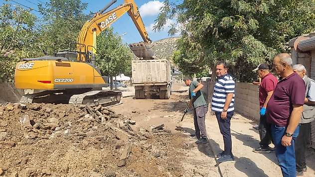 Gölbaşı Belediyesi Kurugeçit Caddesinde onarım ve bakım çalışması başlattı