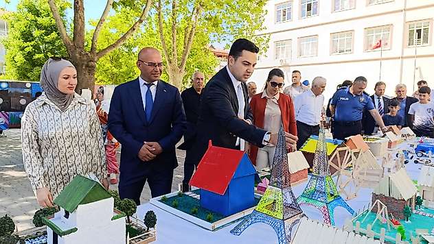 Gölbaşı Cumhuriyet Ortaokulu öğrencilerinden yıl sonu sergisi