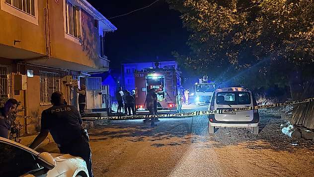 Gölbaşı'nda Ev Yangını: 2 Kişi Dumandan Etkilendi