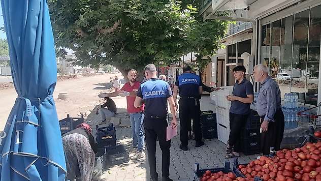 Gölbaşı'nda Kaldırım işgali uyarısına uymayan esnaflara ceza kesildi