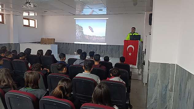 Gölbaşı'nda öğrencilere trafik eğitimi verildi