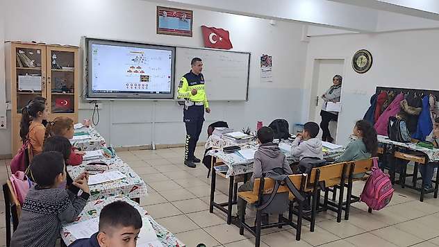 Gölbaşı'nda öğrencilere yönelik trafik eğitim semineri