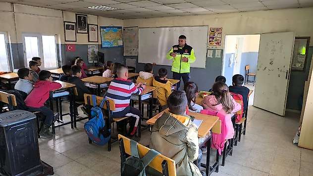 Gölbaşı'nda öğrencilere yönelik trafik eğitim semineri