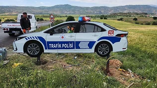 Gölbaşı'nda trafik güvenliğini artırmak için Trafik Polisi maketi yerleştirildi