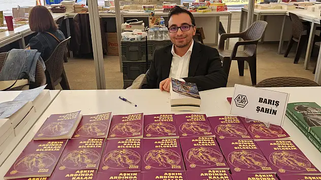 Gölbaşılı Yazar Barış Şahin, Uşak Kitap Fuarı'nda okuyucularıyla buluştu