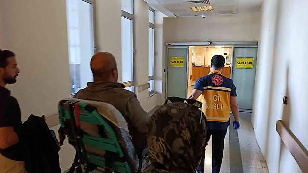 Hafif ticari araç ile motosiklet çarpıştı: 1 yaralı