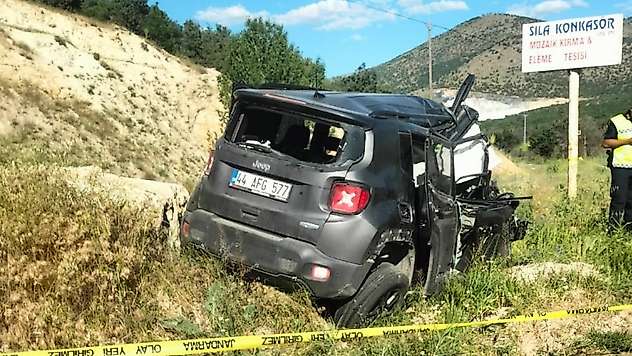 Hafif ticari araç kayalıklara çarptı: 1 ölü