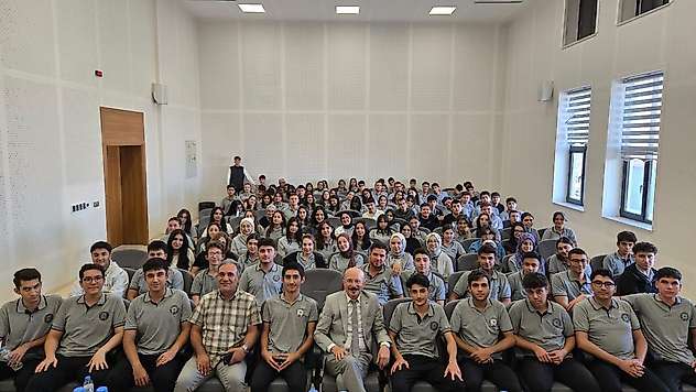 Haydar Bağış Kariyer Günü Etkinliğinde öğrencilerle bir araya geldi