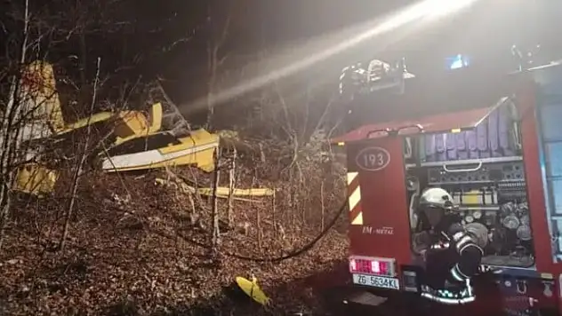 Hırvatistan İtfaiyeciler Birliği, Türkiye'ye ait yangın söndürme uçağının Senj kenti yakınlarında düştüğünü ve pilotun hayatını kaybettiğini açıklayarak,