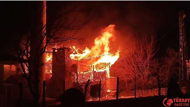 İftar saatinde cami lojmanı alev alev yandı