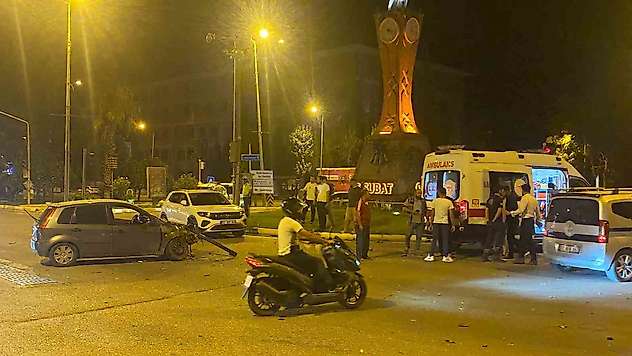 İki otomobil çarpıştı: 1 yaralı
