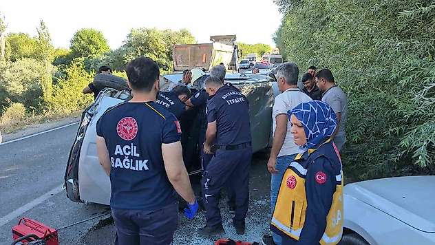 İki otomobil çarpıştı: 2 yaralı
