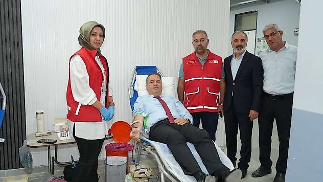 İl Müdürü Tosun kan bağışına destek oldu