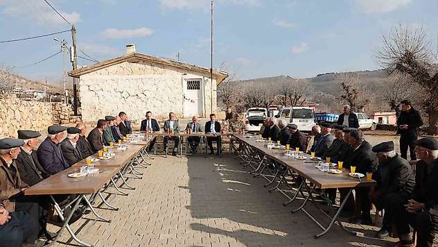 Adıyaman Valisi Varol il protokolü Kayaönü Köyü halkıyla bir araya geldi