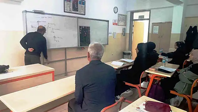 İnşaat ustasından engelli öğretmene tablo sürprizi