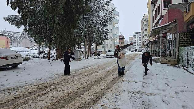 İslahiye'de kar etkili oluyor