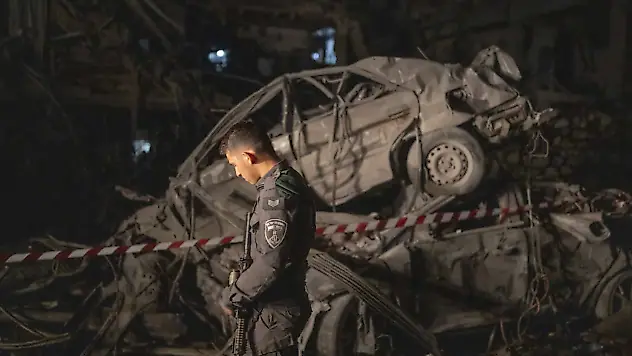 İsrail Savunma Kuvvetleri İç Cephe Komutanlığı ikinci bir duyuruya kadar sığınaklarının yakınında kalmaları talimatını verdi.