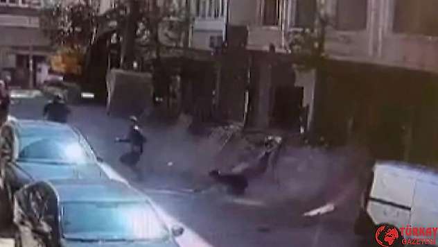İstanbul'da 3.7'lik depremde balkon çöktü
