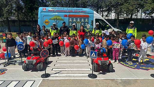 Jandarmadan 85 öğrenciye trafik eğitimi