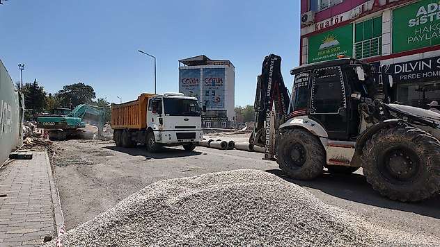 JICA-1 Projesi kapsamında Gölbaşı Caddesinde altyapı çalışmaları devam ediyor