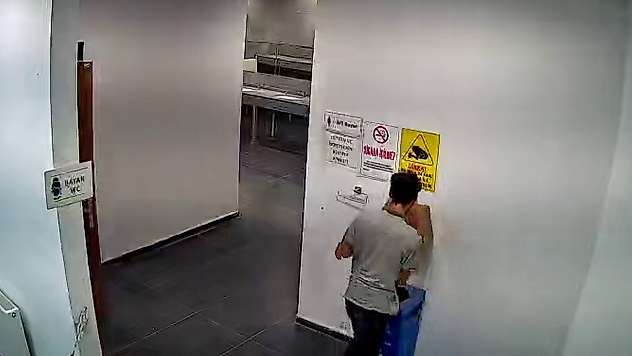 Kadınlar tuvaletindeki hırsızlık kameralara yansıdı