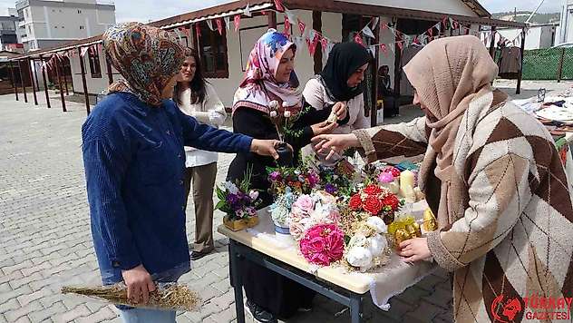 Kadınların el emeği göz nuru ürünleri sergilendi