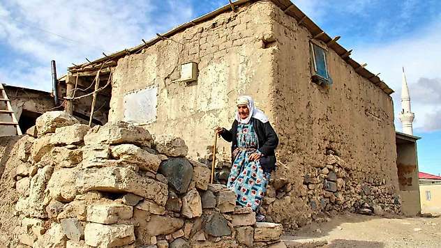 Kahramanmaraş'ta yıllara meydan okuyan evler görüntülendi