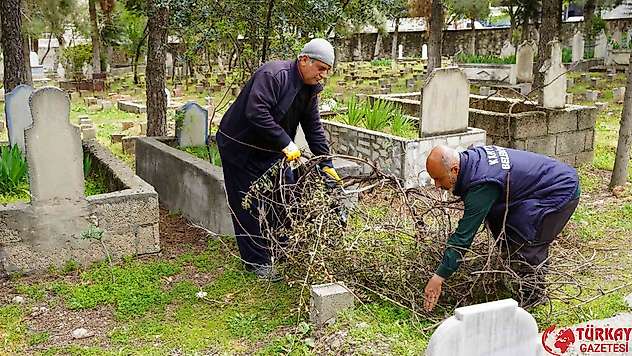 Kahta Belediyesi'nden Kadir Gecesi ve bayram öncesi mezarlık temizliği