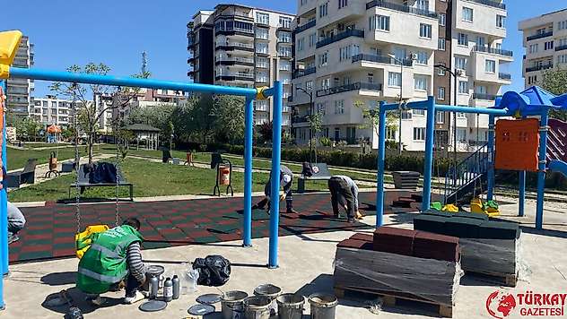 Kahta Belediyesi parkları yaza hazırlıyor