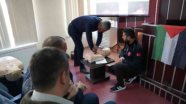 Kahta Belediyesi personeline ilk yardım eğitimi