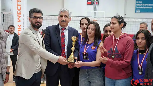 Kahta Belediyesi turnuvasında kupalar sahiplerini buldu