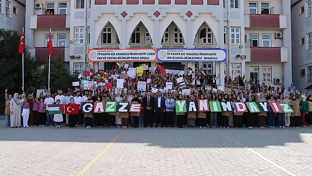 Kahta'da Filistin'e destek için bir duruştur barış etkinliği düzenlendi