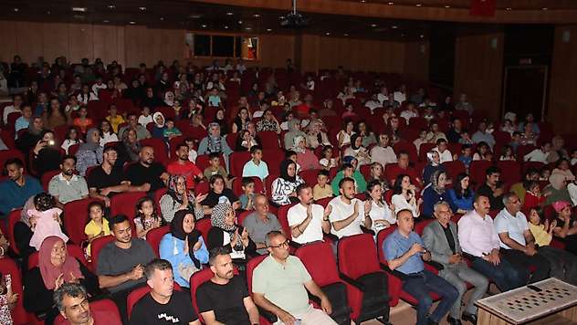 Kahta'da 'Hayat Boyu Öğrenme Haftası' kapsamında tiyatro gösterisi düzenlendi