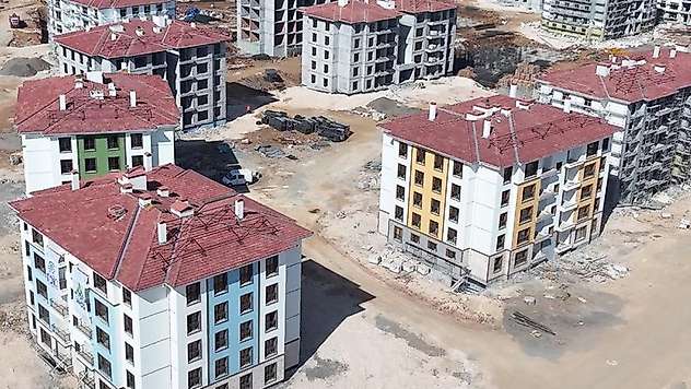 Kahta'da kalıcı konutların asansör arızası giderildi