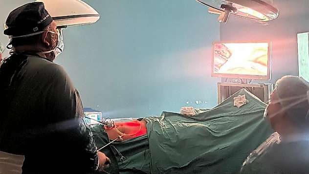 Kahta Devlet Hastanesi'nde İlk Defa TAPP Kasık Fıtığı Ameliyatı Gerçekleştirildi
