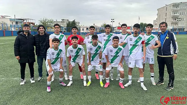 Kahta İdman Yurdu FK U18 takımı, bölge finallerine katılmaya hak kazandı