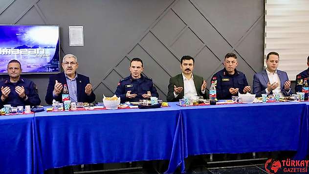 Kahta protokolü jandarma personeli ile iftar sofrasında buluştu
