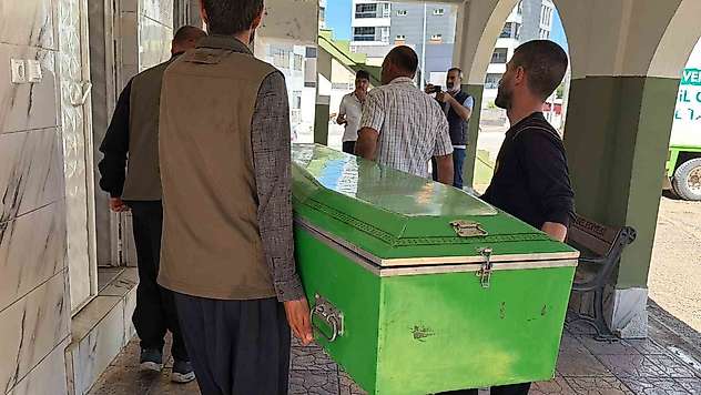 Karaman'daki kazada ölen 3 kardeş Siverek'te yan yana toprağa verildi
